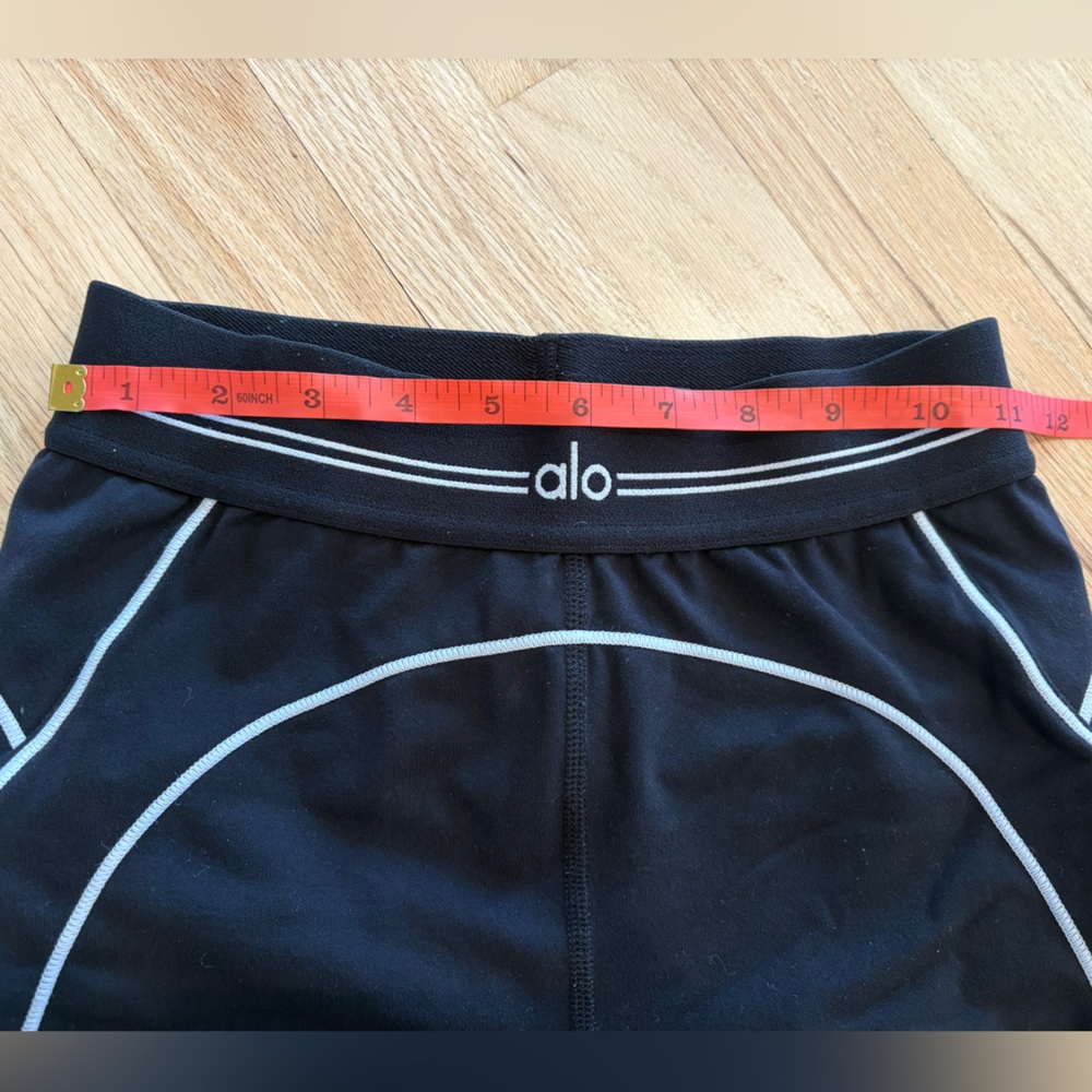 ALO Yoga Black Airbrush Heart Throb Set - Picture 15 of 15